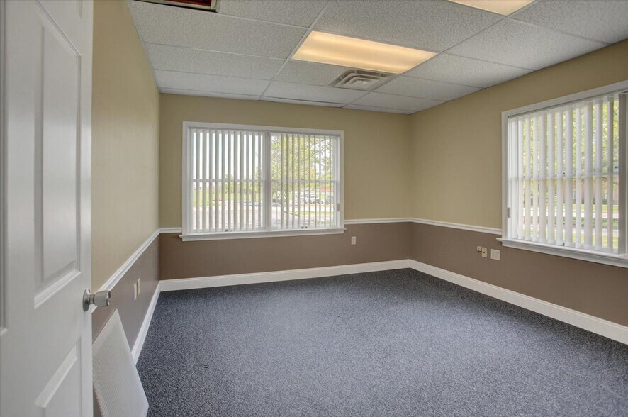 More Photos Of 1137 Kennebec Dr, Chambersburg Office For Sale