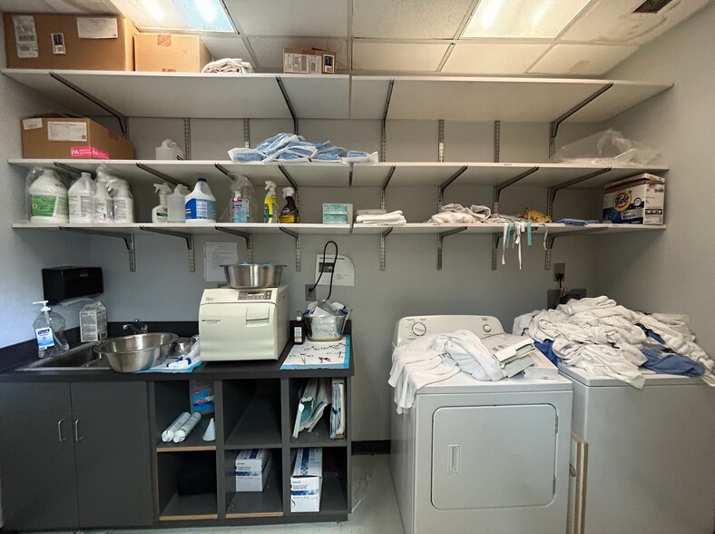 More Photos Of 1095 Woodstock Rd, Roswell Medical For Lease