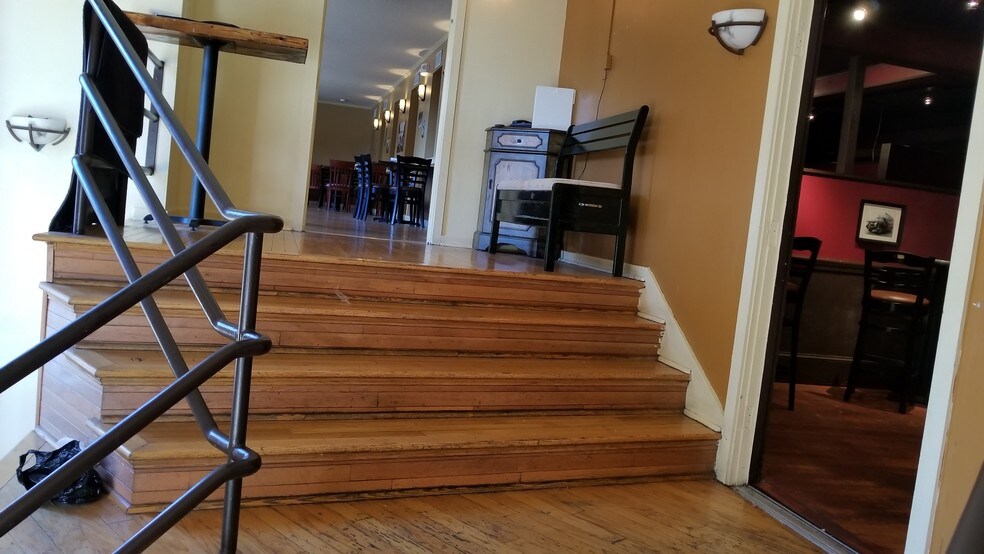 More Photos Of 194-198 Main St, Emmaus Restaurant For Lease
