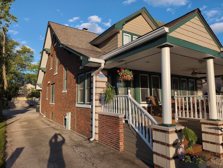 More Photos Of 417 N Hough St, Barrington Medical For Lease