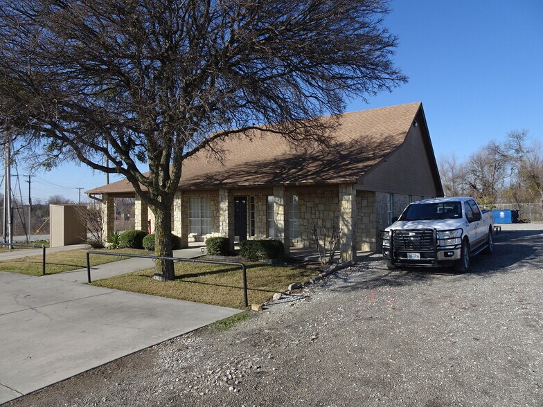 More Photos Of 10201 E Bankhead Hwy, Aledo Office For Lease
