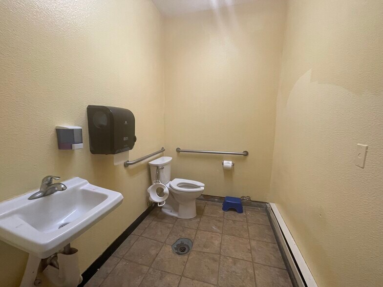 More Photos Of 3202 12th Avenue Rd, Nampa Light Distribution For Sale