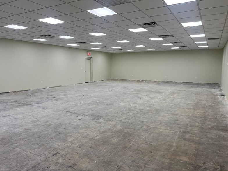 More Photos Of 550 Brush Ave NW, Bronx Warehouse For Lease