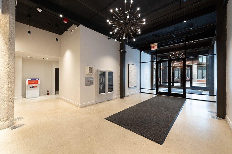 More Photos Of 850 W Jackson Blvd, Chicago Office For Lease