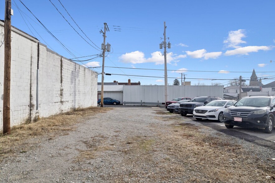 More Photos Of 126 N High St, Hillsboro Storefront Retail Residential For Sale