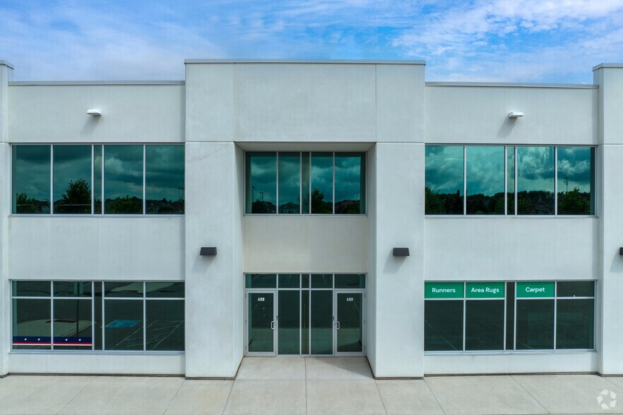 More Photos Of 200 Mostar St, Whitchurch-Stouffville Light Distribution For Lease