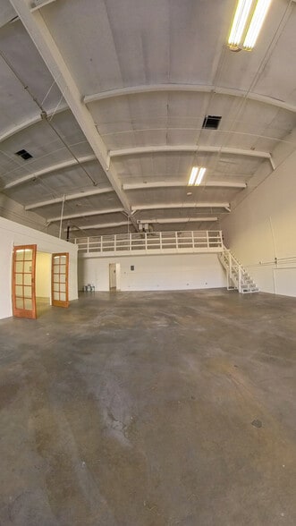 More Photos Of 11800-11814 Woodruff Ave, Downey Warehouse For Lease
