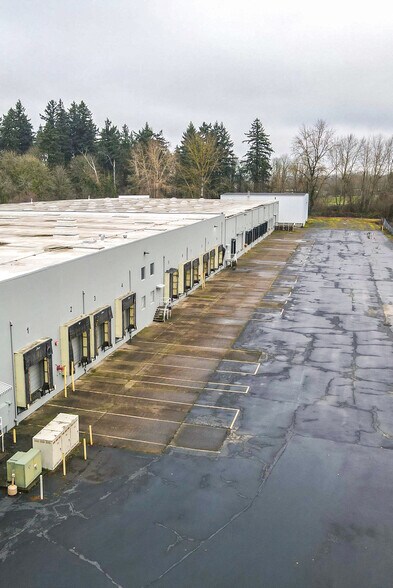 More Photos Of 10675 N Lombard St, Portland Distribution For Lease