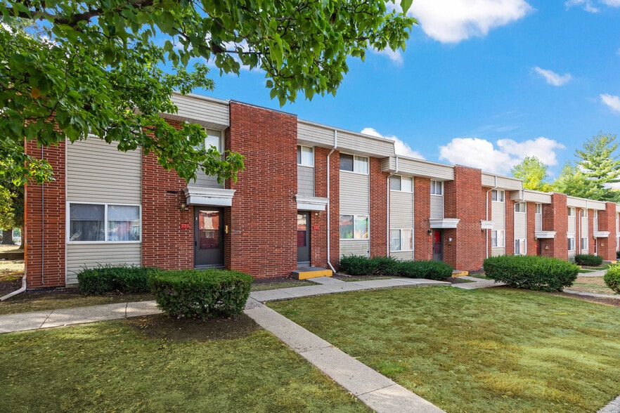 More Photos Of 1801 W John St, Champaign Apartments For Sale