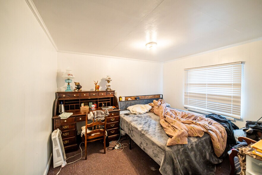 More Photos Of 6641 US Highway 62 W, Kuttawa Flex For Sale