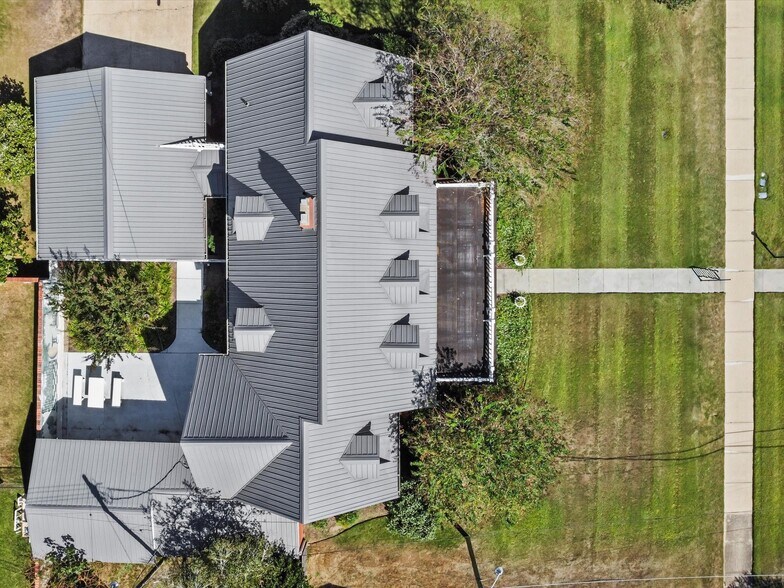 More Photos Of 302 W College St, Enterprise Flex For Sale