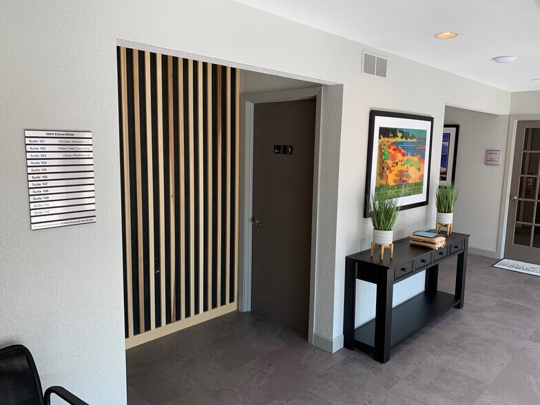 More Photos Of 5702 Elaine Dr, Rockford Unknown For Lease