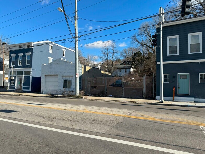 More Photos Of 1664 Frederick Ave, Cincinnati Freestanding For Sale