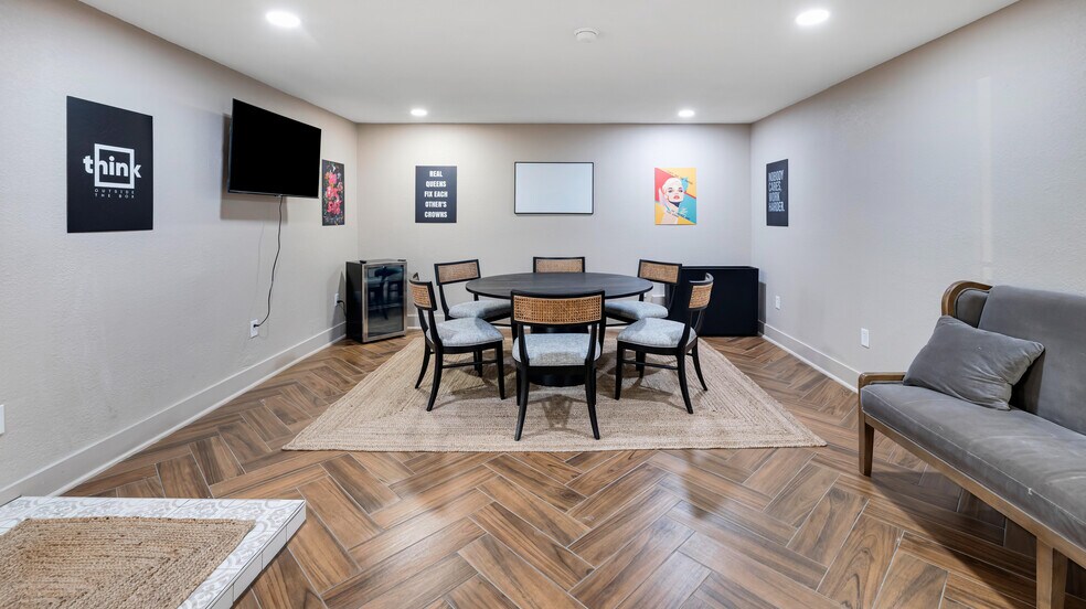 More Photos Of 6776 Caroline St, Milton Coworking Space