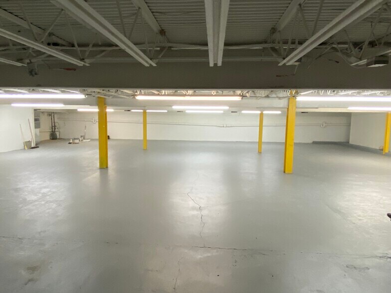 More Photos Of 1400 St Paul St, Rochester Showroom For Lease