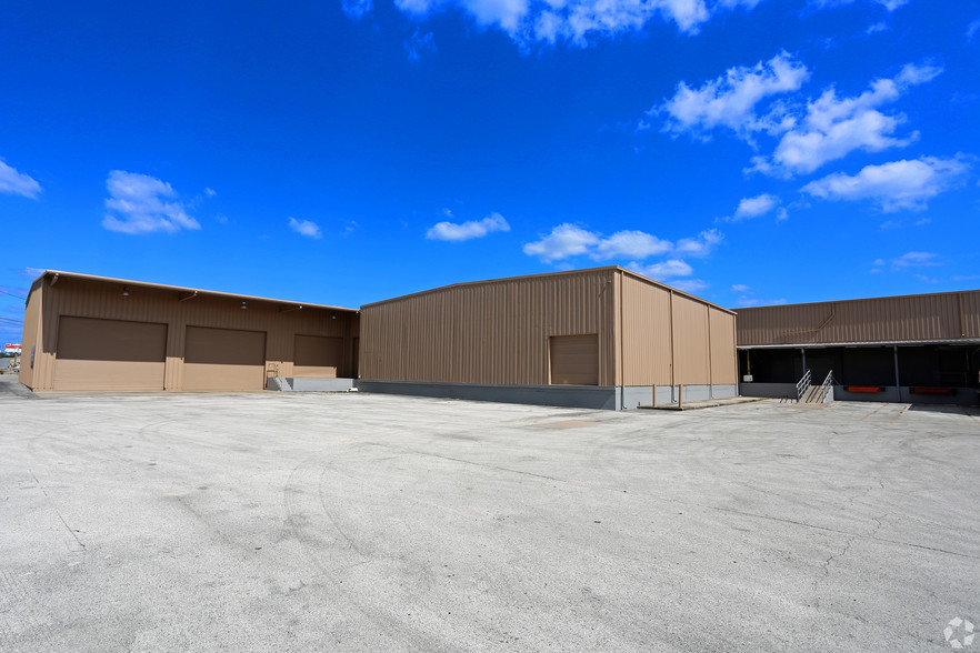 Primary Photo Of 902 S Alexander St, Plant City Manufacturing For Sale