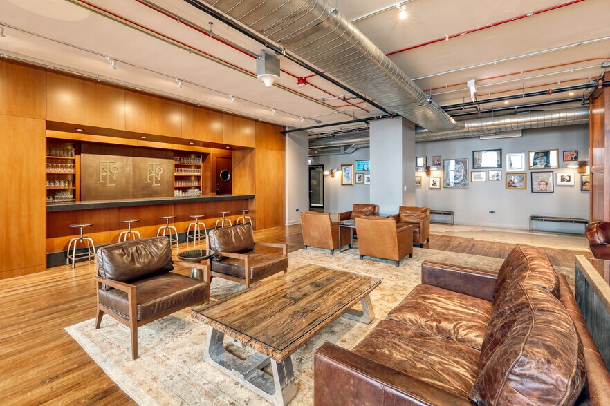 More Photos Of 125 S Clark St, Chicago Loft Creative Space For Lease