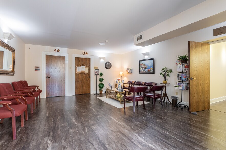 More Photos Of 105 E Center St, Mebane Office For Lease