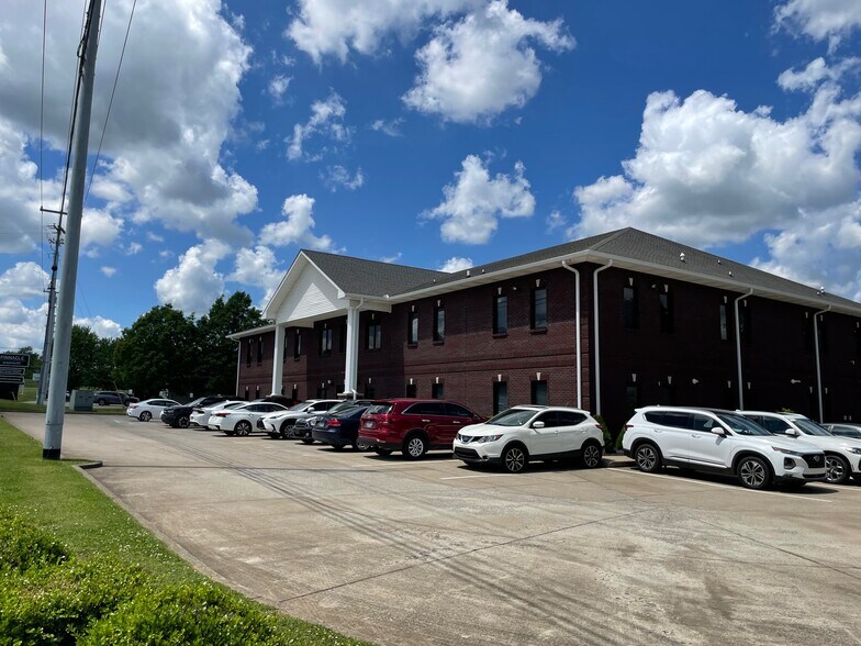 More Photos Of 298 Clear Sky Ct, Clarksville Office For Lease