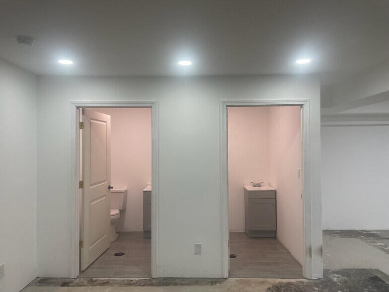 More Photos Of 330 E Oak St, Louisville Office For Sale
