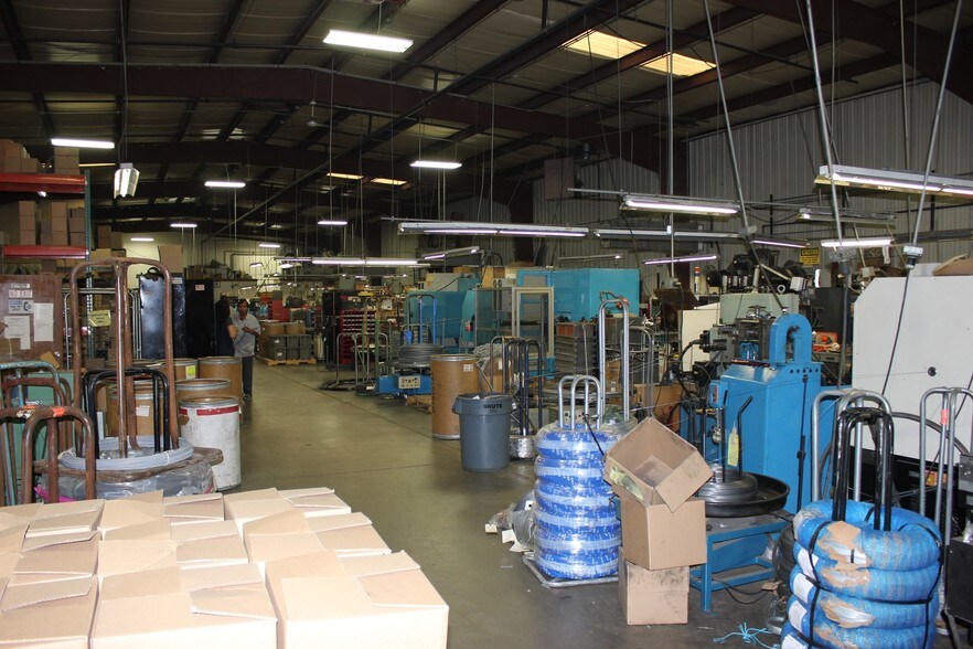 More Photos Of 1180 Atlantic Dr, West Chicago Warehouse For Lease