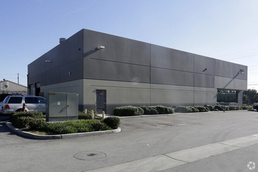 More Photos Of 13009 Los Nietos Rd, Santa Fe Springs Manufacturing For Lease