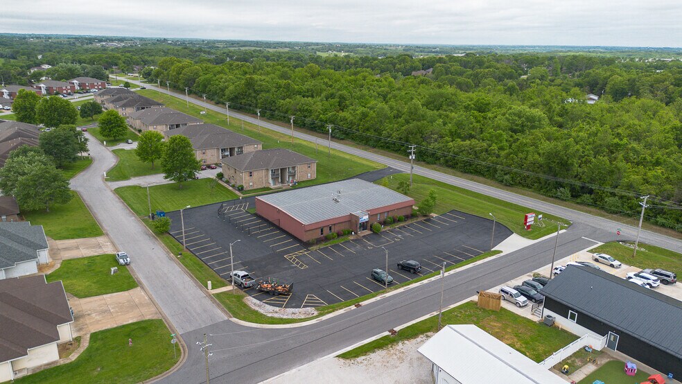 More Photos Of 500 W Daniels St, Ozark Office For Sale
