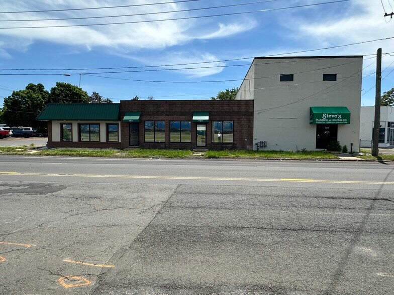 More Photos Of 733-759 Memorial Ave, West Springfield Showroom For Sale