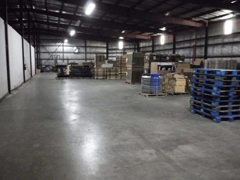 More Photos Of 1306-1310 Clark St, Manitowoc Distribution For Sale