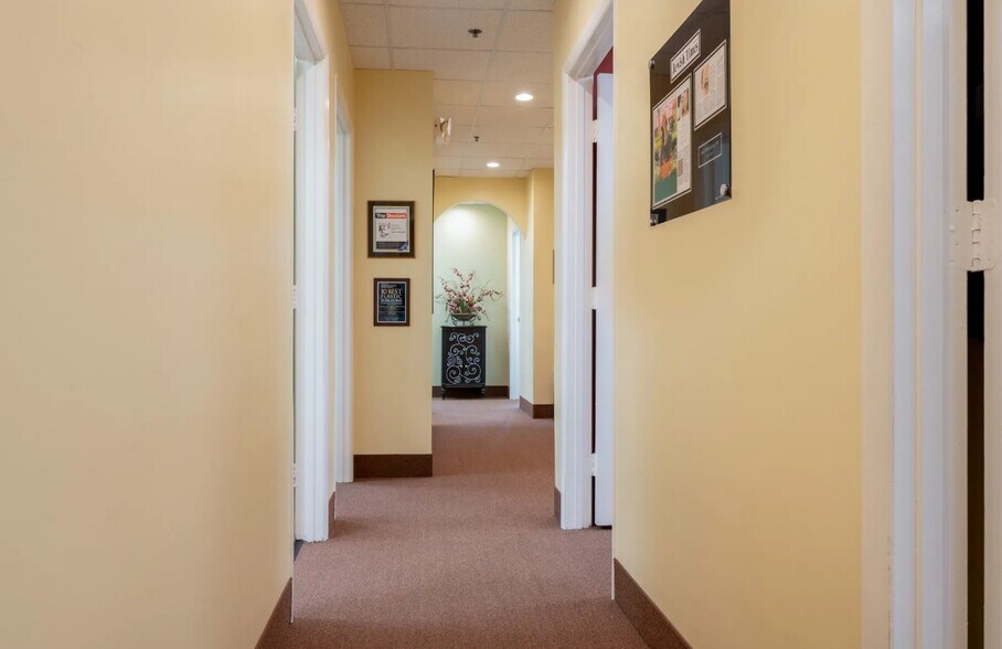 More Photos Of 20 Crossroads Dr, Owings Mills Medical For Sale