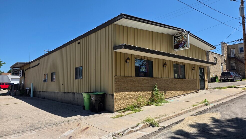 More Photos Of 51 W Water St, Markesan Restaurant For Sale