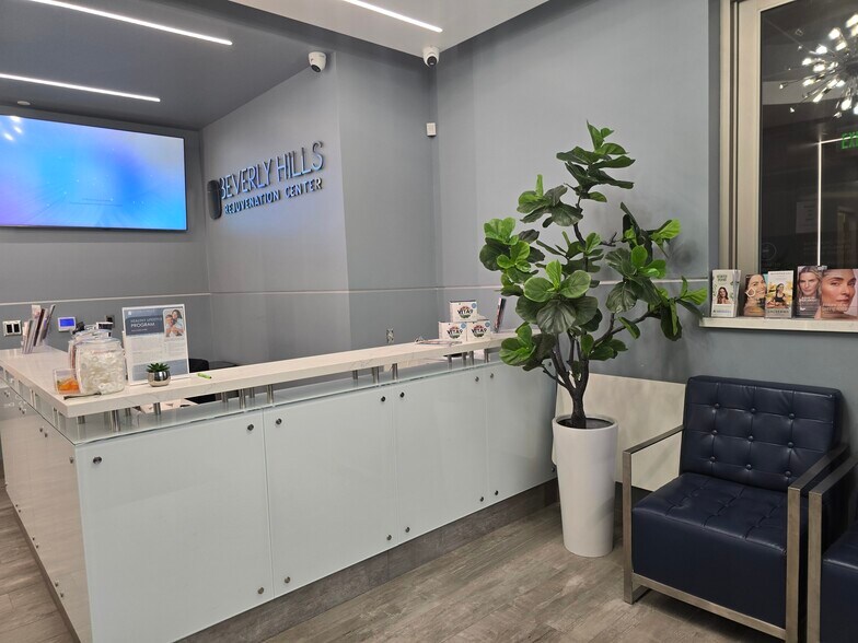 More Photos Of 8550-8594 Santa Monica Blvd, West Hollywood General Retail For Sale