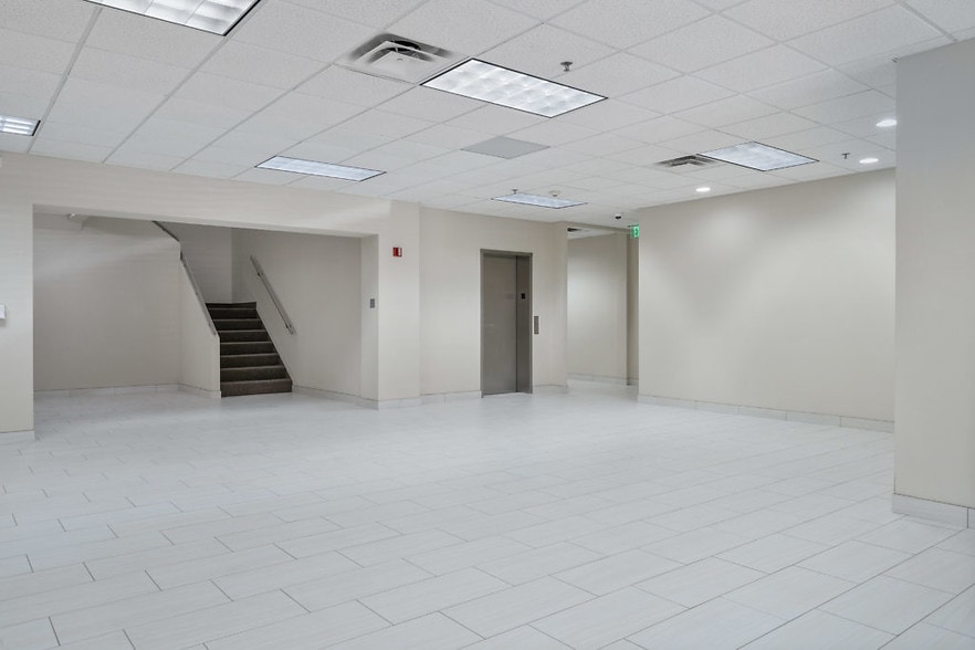 More Photos Of 3410 Midcourt Rd, Carrollton Showroom For Lease