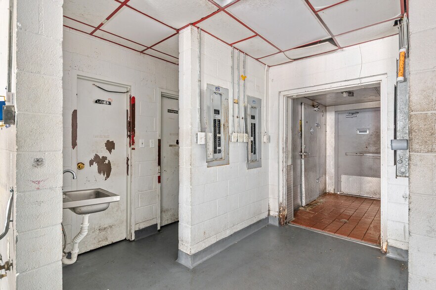 More Photos Of 435 E Main St, Hohenwald Fast Food For Sale