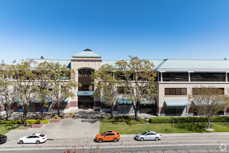 More Photos Of 1300 Oliver Rd, Fairfield Office For Lease