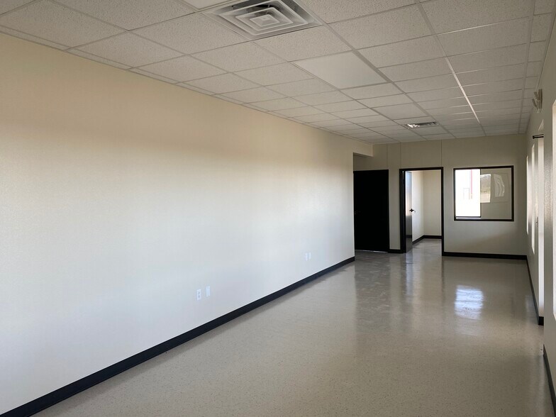 More Photos Of 6201 W Murphy St, Odessa Warehouse For Lease