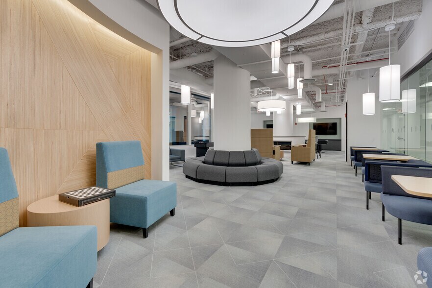 More Photos Of 10 S LaSalle St, Chicago Office For Lease