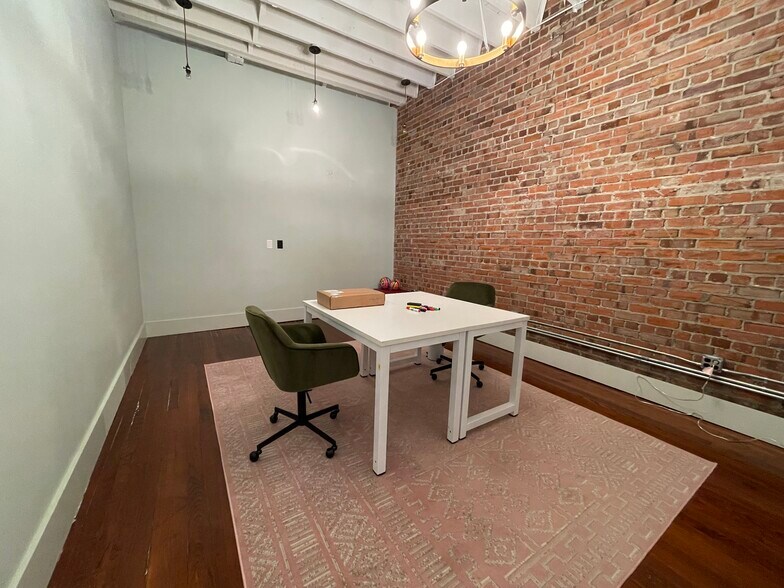 More Photos Of 463 King St, Charleston Storefront Retail Office For Lease