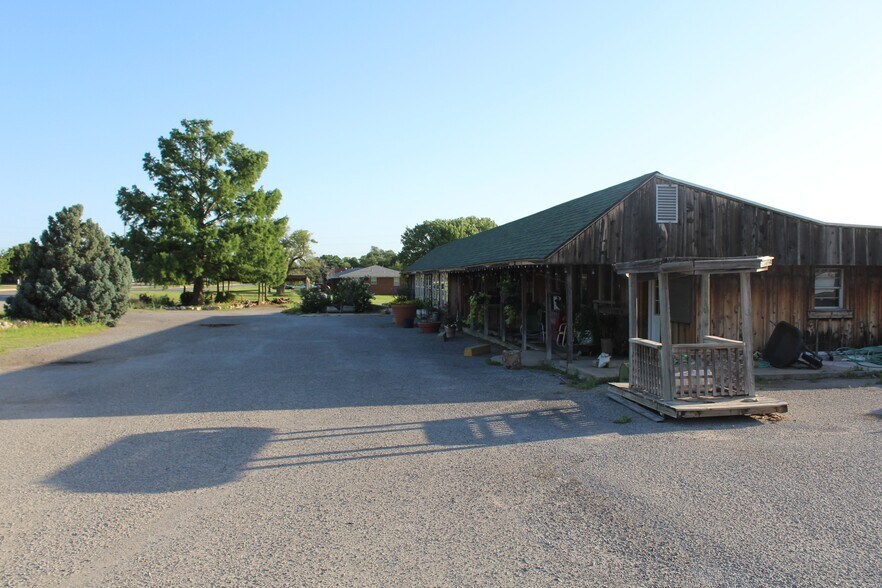 More Photos Of 2224 8th St, Woodward General Retail For Sale