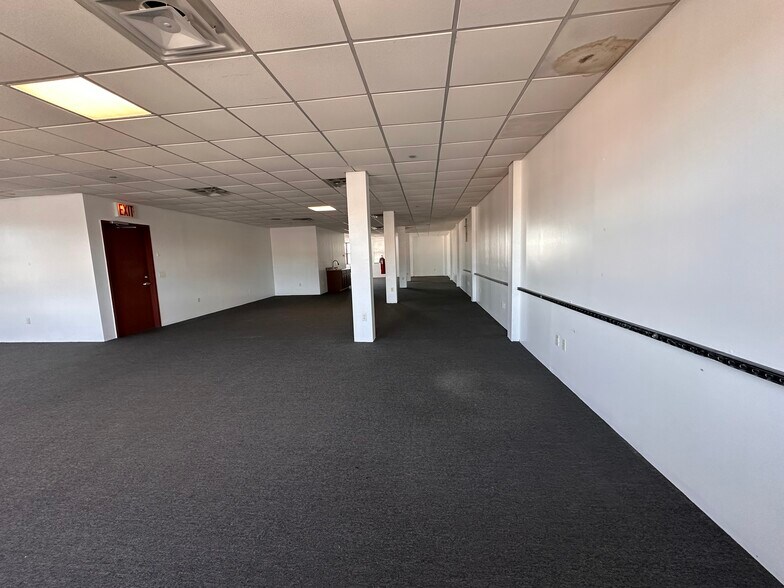 More Photos Of 2000 Hylan Blvd, Staten Island Office For Lease