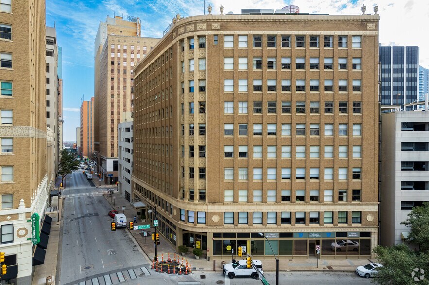 More Photos Of 411 W 7th St, Fort Worth Apartments For Lease