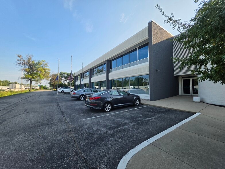 More Photos Of 6610 N Shadeland Ave, Indianapolis Office For Sale