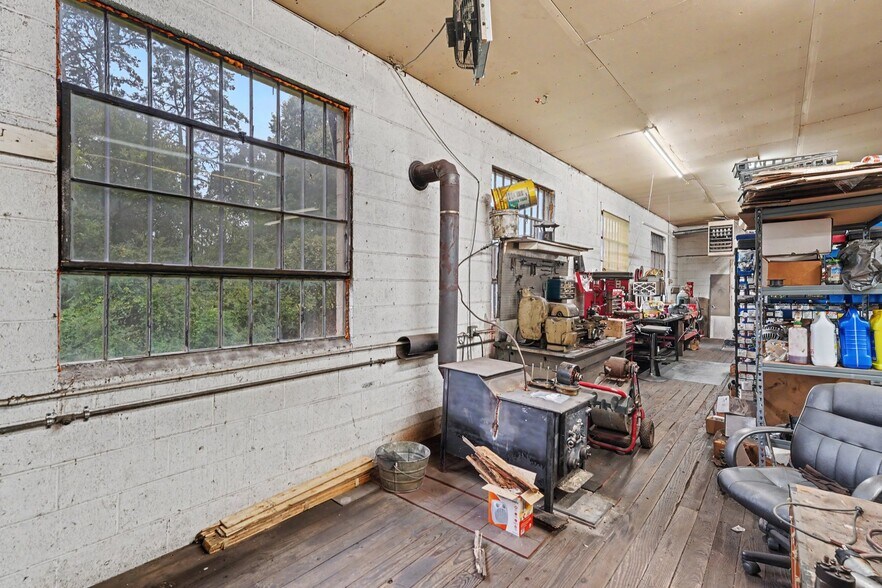 More Photos Of 427 W Gene Hairston St, Madison Auto Repair For Sale