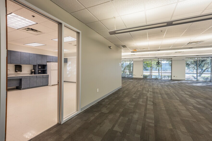 More Photos Of 5555 Northwest Pky, San Antonio Office For Lease