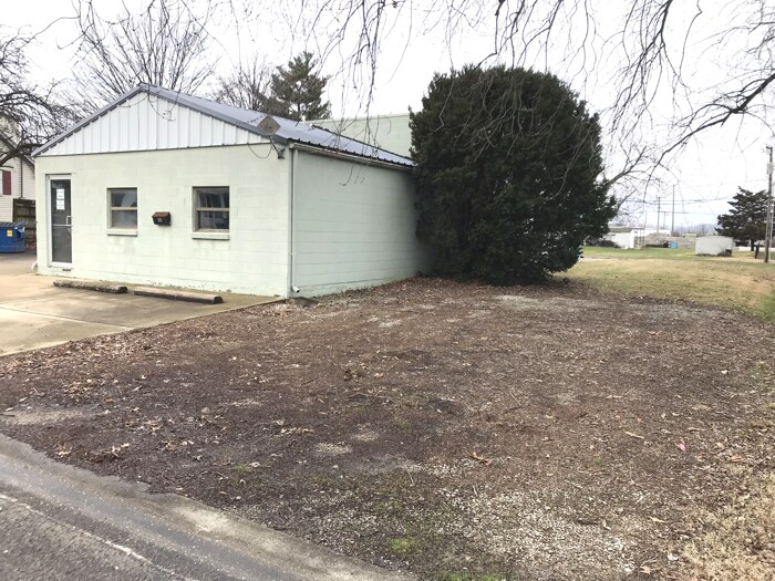 More Photos Of 311 Monroe St, Highland Warehouse For Sale