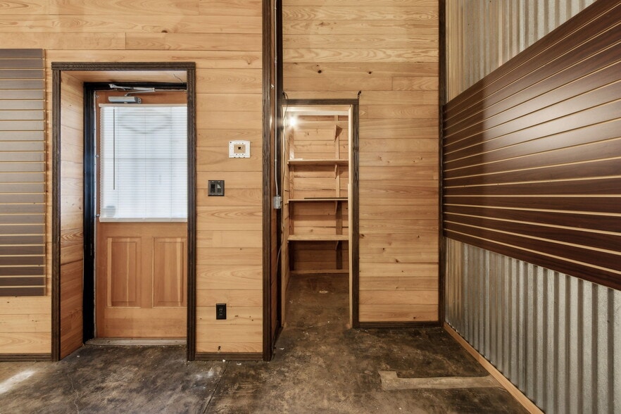 More Photos Of 30 Barber Rd, Macclenny Showroom For Sale