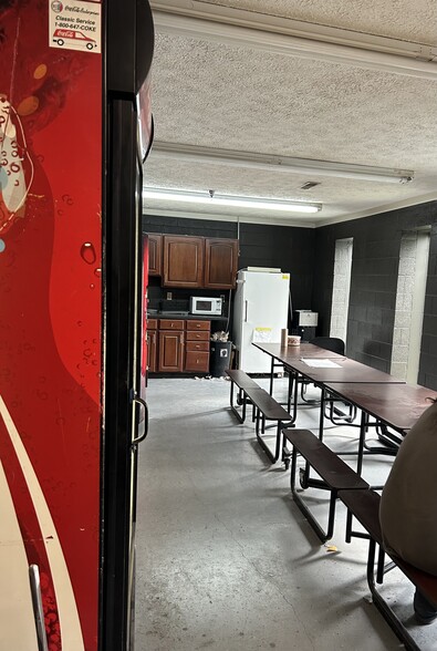 More Photos Of 334 Industrial Park Rd, Bluefield Industrial For Lease