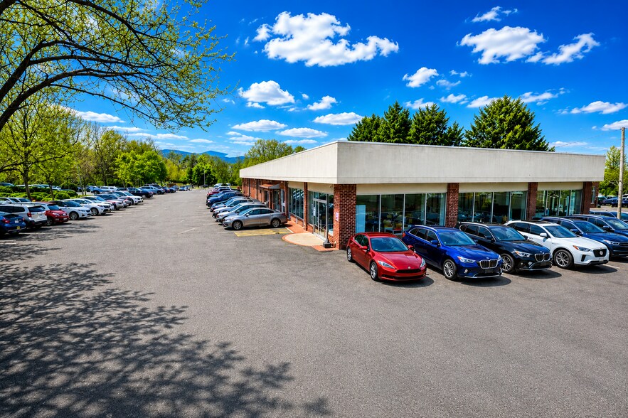 Primary Photo Of 1389 Richmond Rd, Charlottesville Showroom For Lease