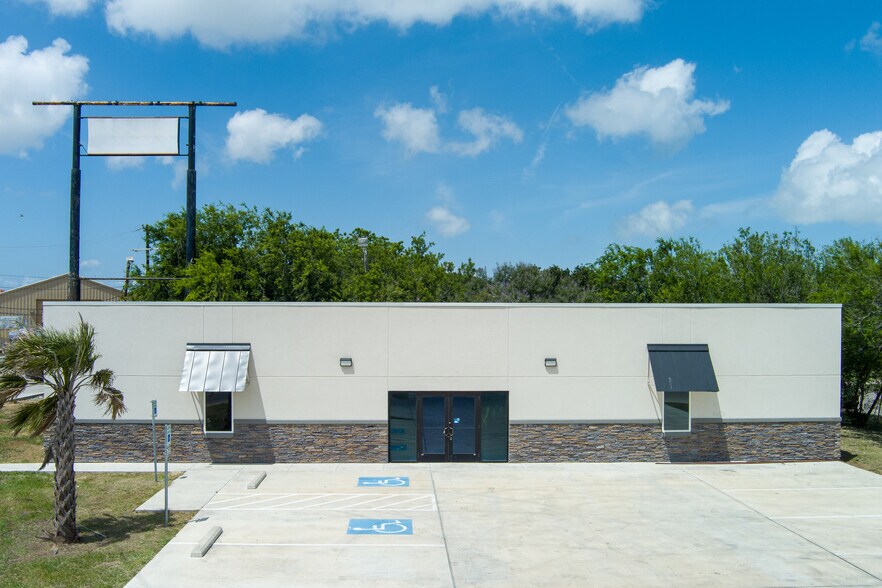 More Photos Of 3014 S Port Ave, Corpus Christi Restaurant For Sale