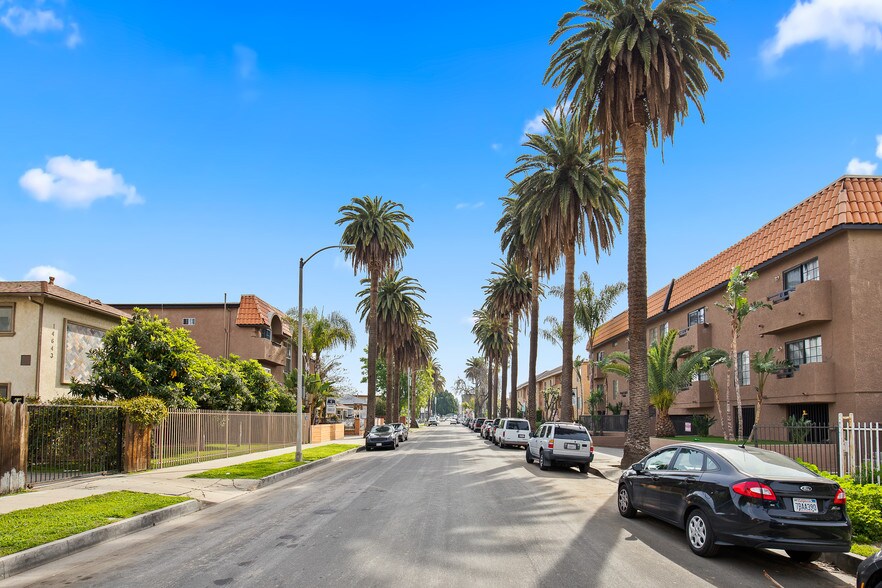 More Photos Of 14643 Friar St, Van Nuys Apartments For Sale